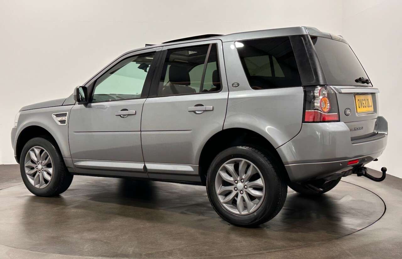 A 2013 LAND ROVER FREELANDER 2 2.2 SD4 HSE SUV 5dr Diesel CommandShift 4WD Euro 5 (190 ps) Towbar / Electr A 2013 LAND ROVER FREELANDER 2 2.2 SD4 HSE SUV 5dr Diesel CommandShift 4WD Euro 5 (190 ps) Towbar / Electr