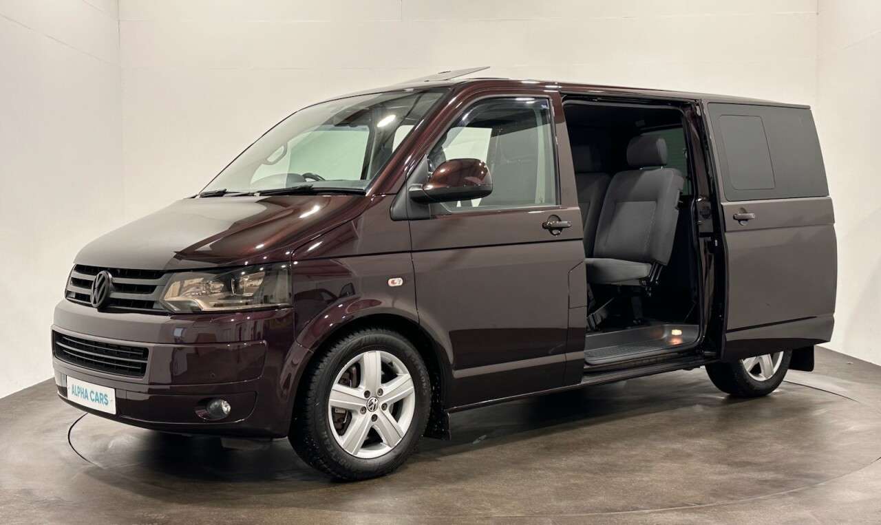 A 2015 VOLKSWAGEN TRANSPORTER 2.0 BiTDI BlueMotion Tech T32 Highline Kombi 4dr Diesel DSG L1 H1 (188 g/km A 2015 VOLKSWAGEN TRANSPORTER 2.0 BiTDI BlueMotion Tech T32 Highline Kombi 4dr Diesel DSG L1 H1 (188 g/km