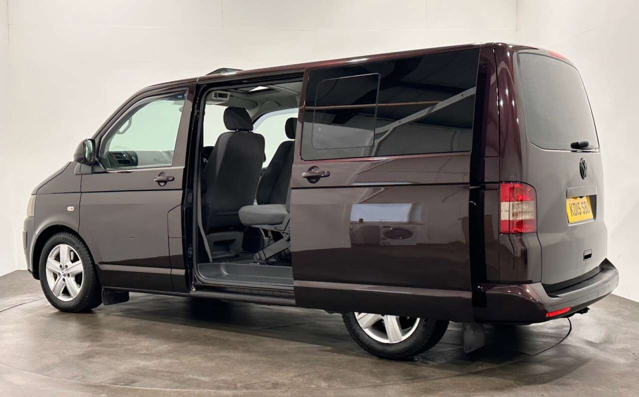 A 2015 VOLKSWAGEN TRANSPORTER 2.0 BiTDI BlueMotion Tech T32 Highline Kombi 4dr Diesel DSG L1 H1 (188 g/km A 2015 VOLKSWAGEN TRANSPORTER 2.0 BiTDI BlueMotion Tech T32 Highline Kombi 4dr Diesel DSG L1 H1 (188 g/km