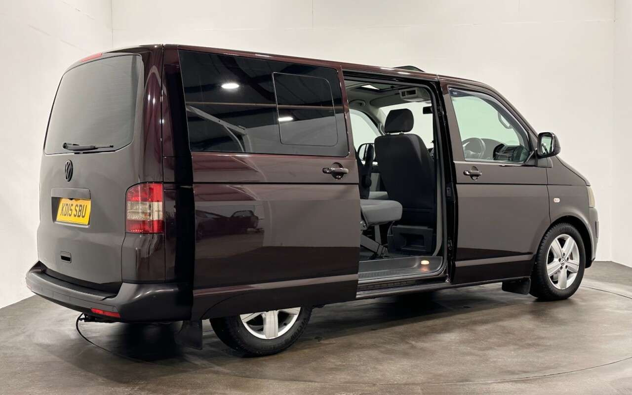 A 2015 VOLKSWAGEN TRANSPORTER 2.0 BiTDI BlueMotion Tech T32 Highline Kombi 4dr Diesel DSG L1 H1 (188 g/km A 2015 VOLKSWAGEN TRANSPORTER 2.0 BiTDI BlueMotion Tech T32 Highline Kombi 4dr Diesel DSG L1 H1 (188 g/km