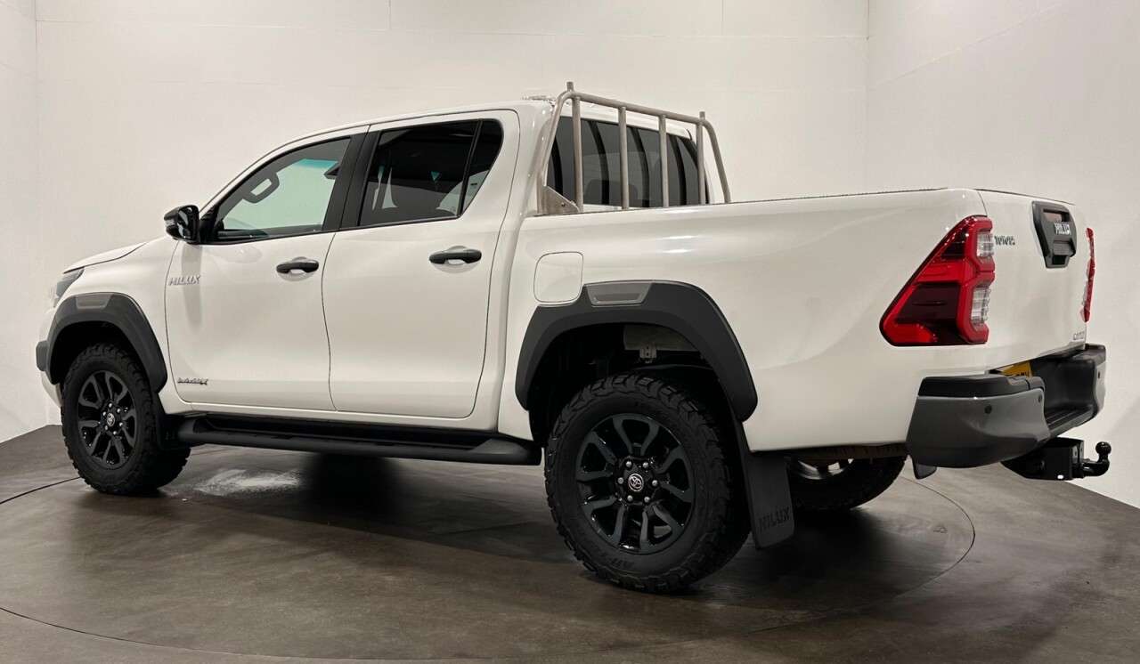 A 2024 TOYOTA HILUX 2.8 D-4D Invincible X Pickup Double Cab 4dr Diesel Auto 4WD Euro 6 (s/s) (2 A 2024 TOYOTA HILUX 2.8 D-4D Invincible X Pickup Double Cab 4dr Diesel Auto 4WD Euro 6 (s/s) (2
