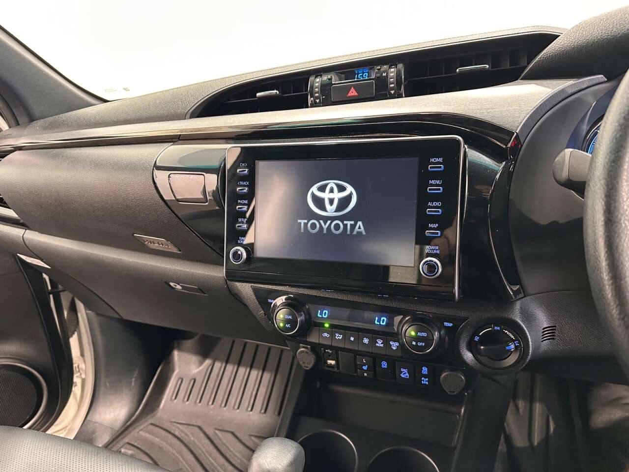 2024 TOYOTA HILUX 2024 TOYOTA HILUX