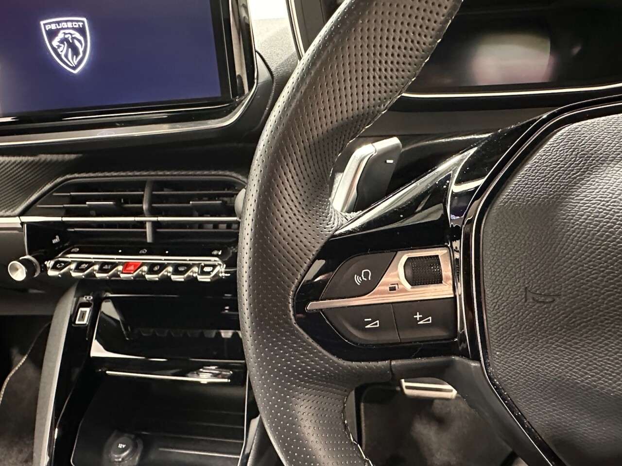 2024 PEUGEOT 2008 2024 PEUGEOT 2008