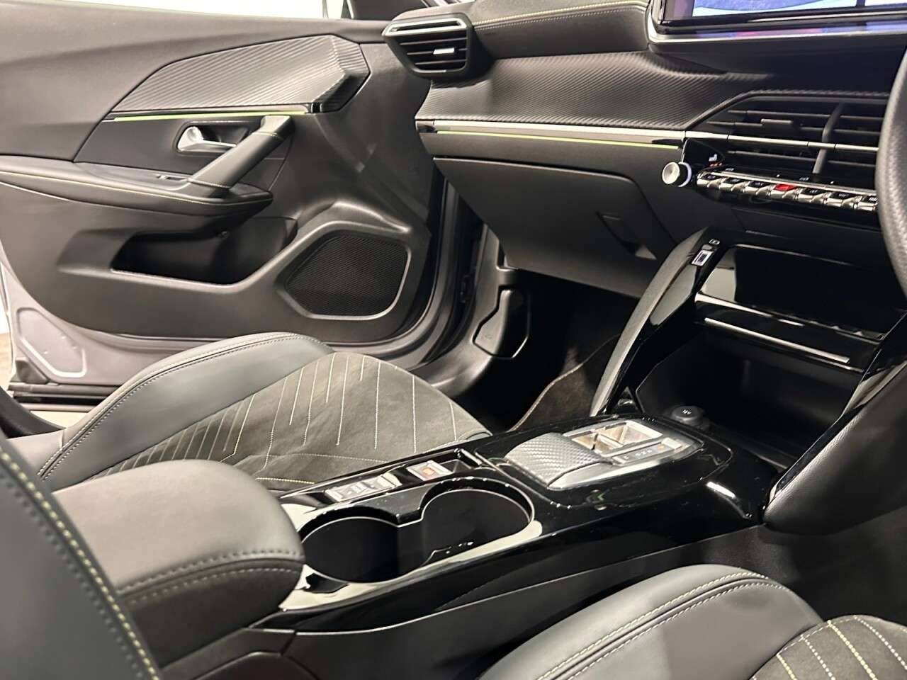 2024 PEUGEOT 2008 2024 PEUGEOT 2008