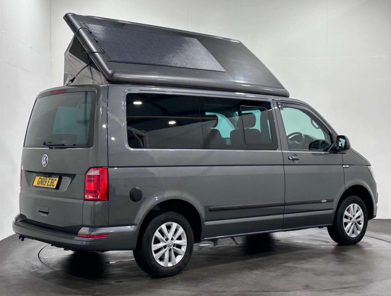 A 2019 VOLKSWAGEN TRANSPORTER 2.0 TDI T30 BlueMotion Tech Highline Kombi Double Cab 5dr Diesel DSG FWD SW A 2019 VOLKSWAGEN TRANSPORTER 2.0 TDI T30 BlueMotion Tech Highline Kombi Double Cab 5dr Diesel DSG FWD SW