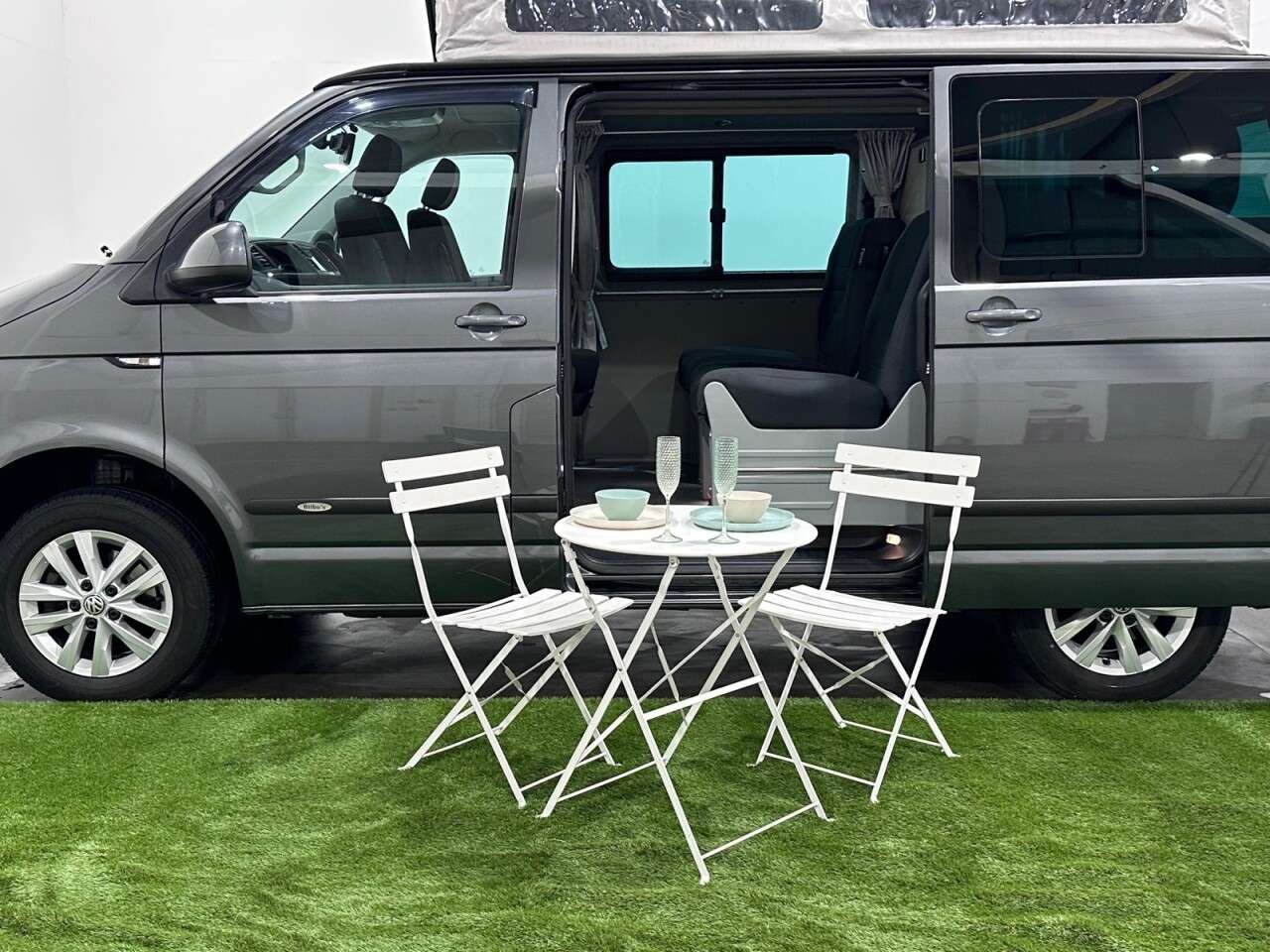 A 2019 VOLKSWAGEN TRANSPORTER 2.0 TDI T30 BlueMotion Tech Highline Kombi Double Cab 5dr Diesel DSG FWD SW A 2019 VOLKSWAGEN TRANSPORTER 2.0 TDI T30 BlueMotion Tech Highline Kombi Double Cab 5dr Diesel DSG FWD SW
