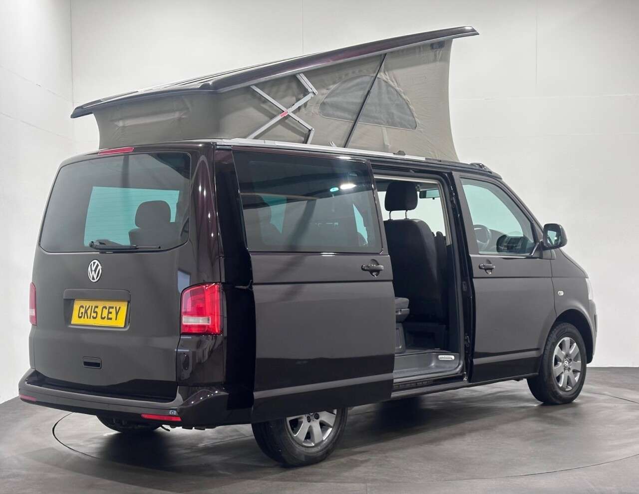 A 2015 VOLKSWAGEN CALIFORNIA 2l Auto 139 BHP Pop Top Day Van A 2015 VOLKSWAGEN CALIFORNIA 2l Auto 139 BHP Pop Top Day Van