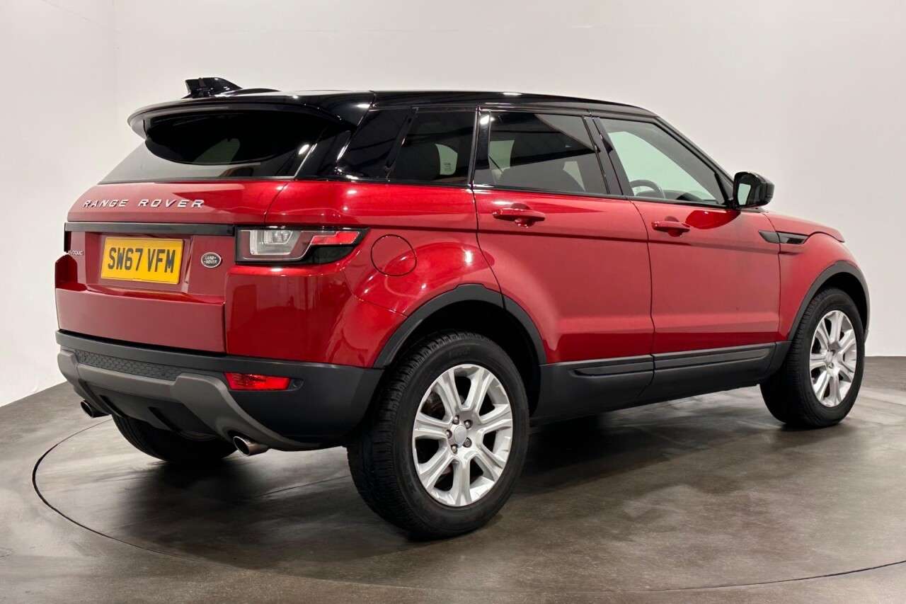 A 2018 LAND ROVER RANGE ROVER EVOQUE 2.0 TD4 SE Tech SUV 5dr Diesel Auto 4WD Euro 6 (s/s) (180 ps) A 2018 LAND ROVER RANGE ROVER EVOQUE 2.0 TD4 SE Tech SUV 5dr Diesel Auto 4WD Euro 6 (s/s) (180 ps)