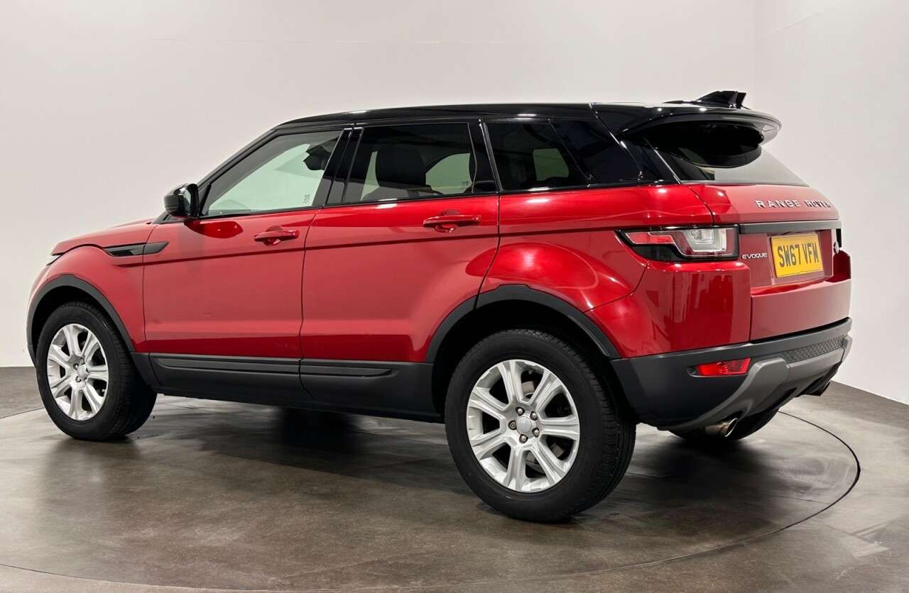 A 2018 LAND ROVER RANGE ROVER EVOQUE 2.0 TD4 SE Tech SUV 5dr Diesel Auto 4WD Euro 6 (s/s) (180 ps) A 2018 LAND ROVER RANGE ROVER EVOQUE 2.0 TD4 SE Tech SUV 5dr Diesel Auto 4WD Euro 6 (s/s) (180 ps)