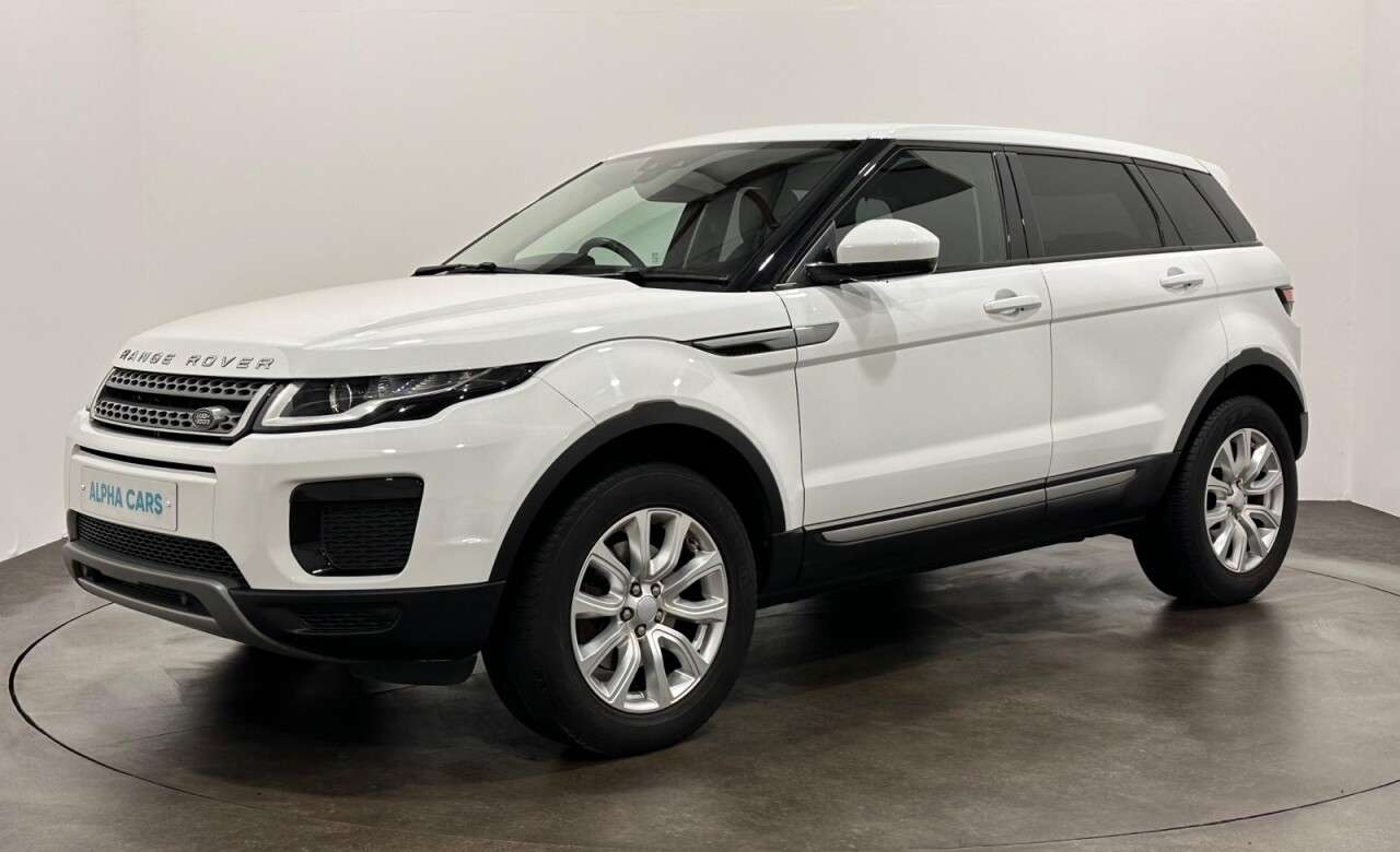A 2018 LAND ROVER RANGE ROVER EVOQUE 2.0 TD4 SE SUV 5dr Diesel Auto 4WD Euro 6 (s/s) (180 ps) A 2018 LAND ROVER RANGE ROVER EVOQUE 2.0 TD4 SE SUV 5dr Diesel Auto 4WD Euro 6 (s/s) (180 ps)