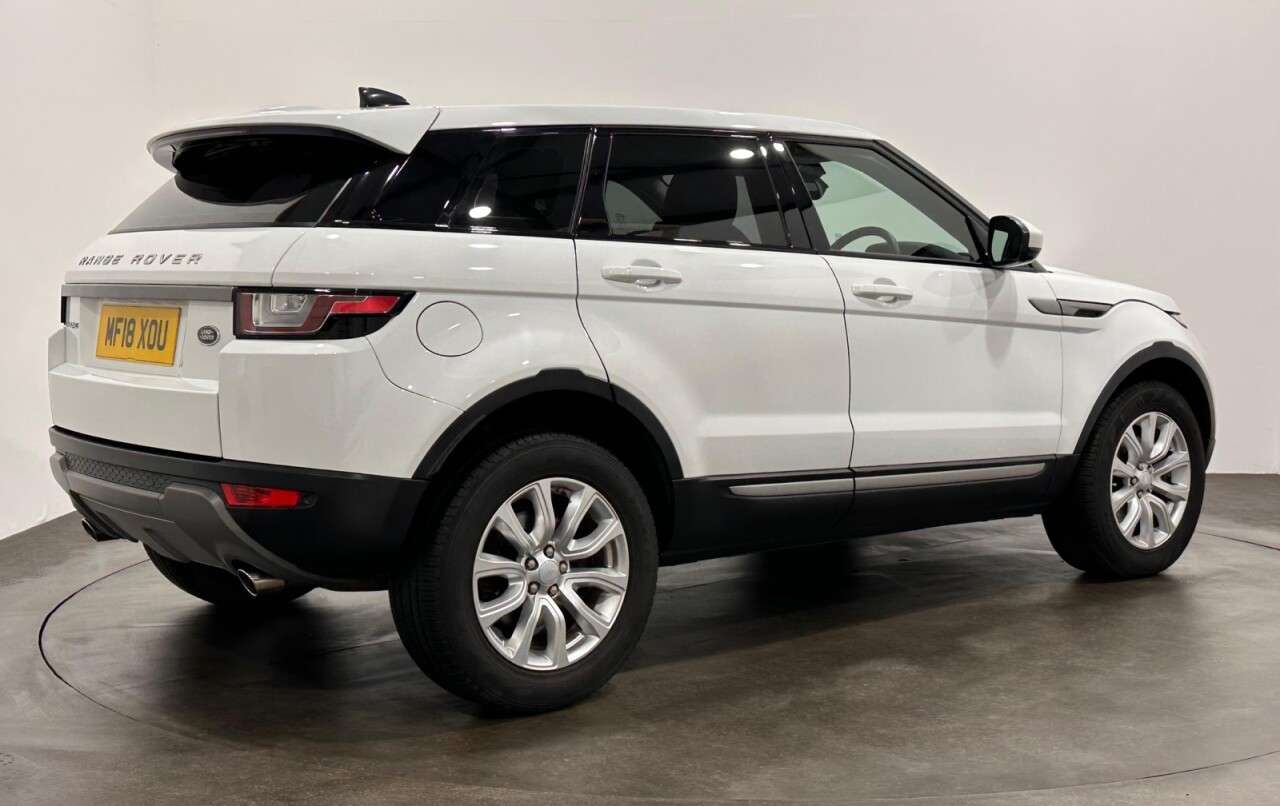 A 2018 LAND ROVER RANGE ROVER EVOQUE 2.0 TD4 SE SUV 5dr Diesel Auto 4WD Euro 6 (s/s) (180 ps) A 2018 LAND ROVER RANGE ROVER EVOQUE 2.0 TD4 SE SUV 5dr Diesel Auto 4WD Euro 6 (s/s) (180 ps)