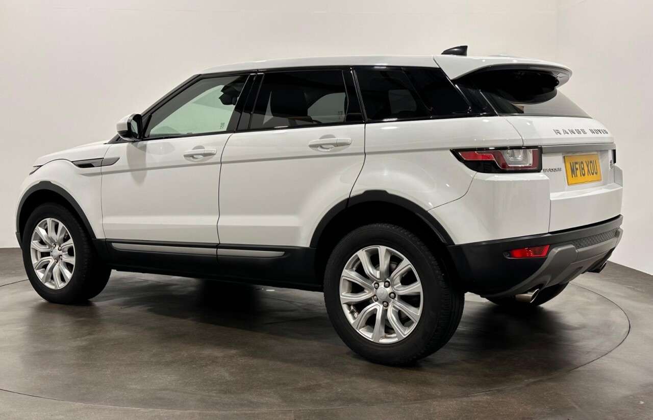 A 2018 LAND ROVER RANGE ROVER EVOQUE 2.0 TD4 SE SUV 5dr Diesel Auto 4WD Euro 6 (s/s) (180 ps) A 2018 LAND ROVER RANGE ROVER EVOQUE 2.0 TD4 SE SUV 5dr Diesel Auto 4WD Euro 6 (s/s) (180 ps)