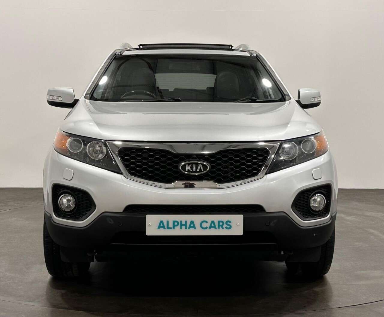 A 2012 KIA SORENTO 2.2 CRDi KX-3 SUV 5dr Diesel Auto AWD Euro 5 (SNav) (194 bhp) 7 Seater Full A 2012 KIA SORENTO 2.2 CRDi KX-3 SUV 5dr Diesel Auto AWD Euro 5 (SNav) (194 bhp) 7 Seater Full