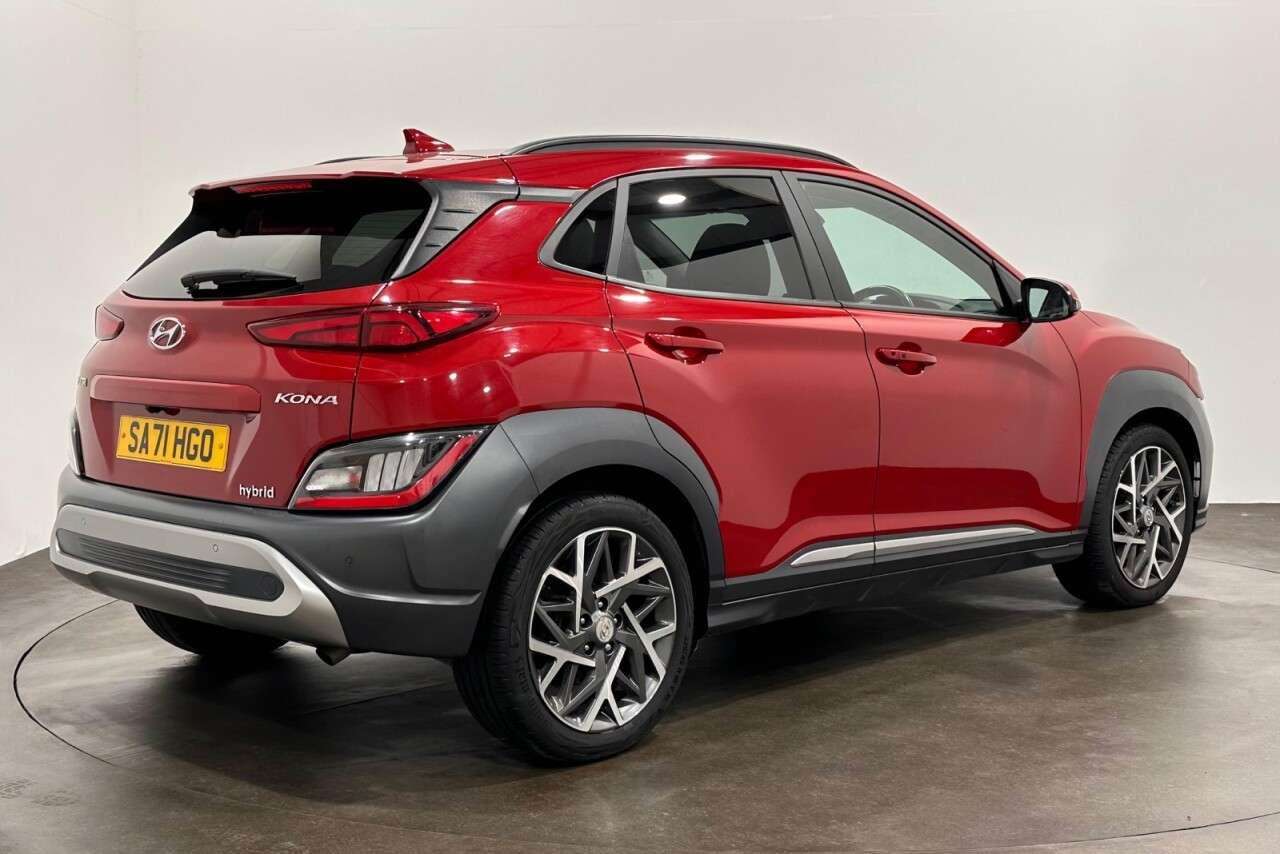 A 2021 HYUNDAI KONA 1.6 h-GDi Ultimate SUV 5dr Petrol Hybrid DCT Euro 6 (s/s) (141 ps) Full Lea A 2021 HYUNDAI KONA 1.6 h-GDi Ultimate SUV 5dr Petrol Hybrid DCT Euro 6 (s/s) (141 ps) Full Lea