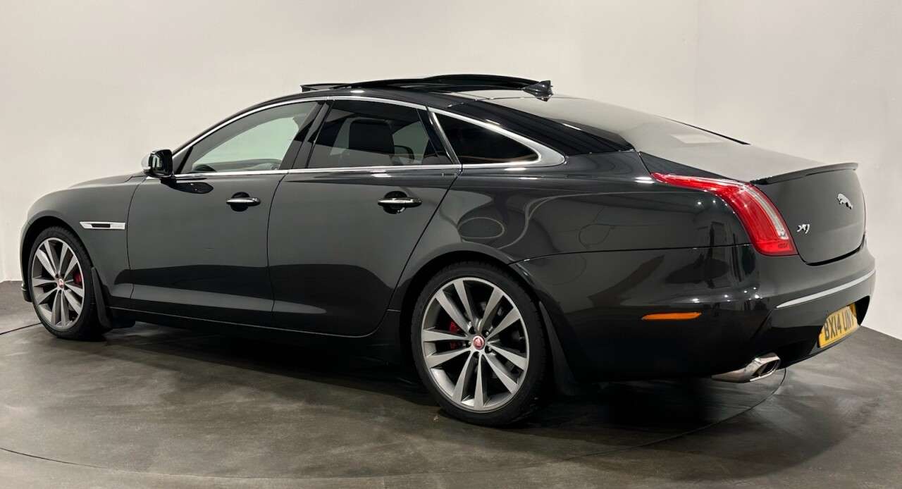 A 2014 JAGUAR XJ 3.0d V6 Portfolio Saloon 4dr Diesel Auto Euro 5 (s/s) (275 ps) Meridan Audi A 2014 JAGUAR XJ 3.0d V6 Portfolio Saloon 4dr Diesel Auto Euro 5 (s/s) (275 ps) Meridan Audi