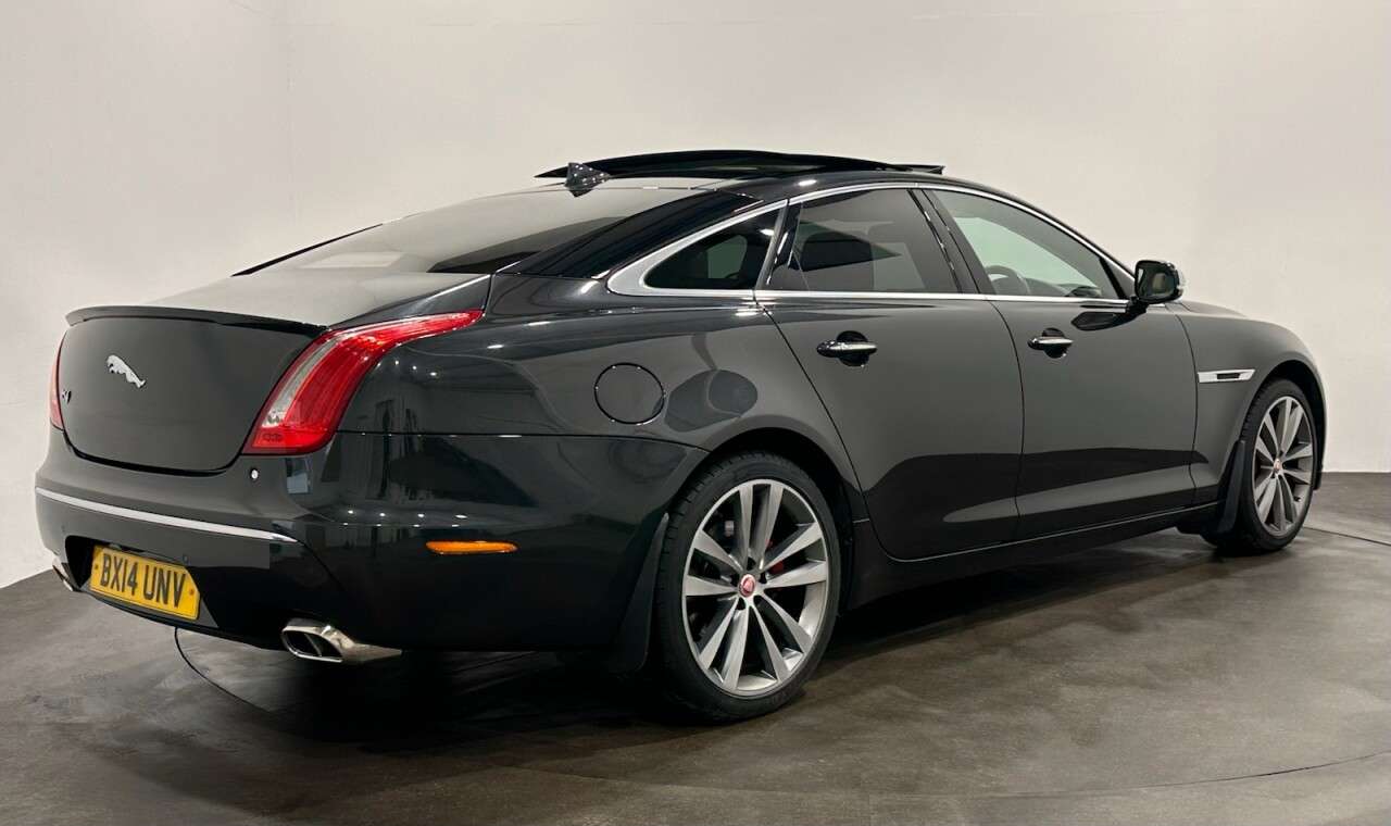 A 2014 JAGUAR XJ 3.0d V6 Portfolio Saloon 4dr Diesel Auto Euro 5 (s/s) (275 ps) Meridan Audi A 2014 JAGUAR XJ 3.0d V6 Portfolio Saloon 4dr Diesel Auto Euro 5 (s/s) (275 ps) Meridan Audi