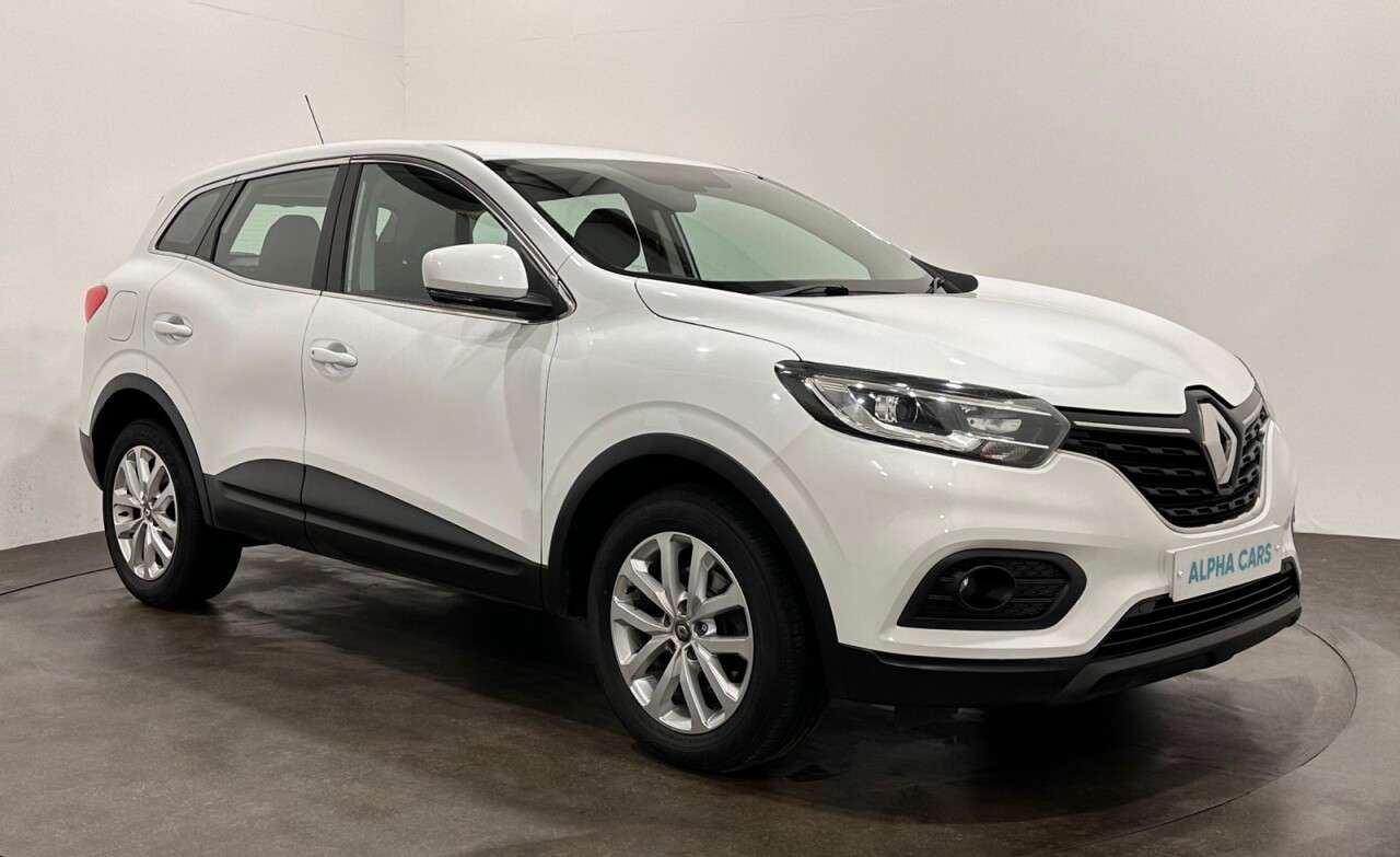 A 2019 RENAULT KADJAR 1.3 TCe Play SUV 5dr Petrol Manual Euro 6 (s/s) (140 ps) A 2019 RENAULT KADJAR 1.3 TCe Play SUV 5dr Petrol Manual Euro 6 (s/s) (140 ps)