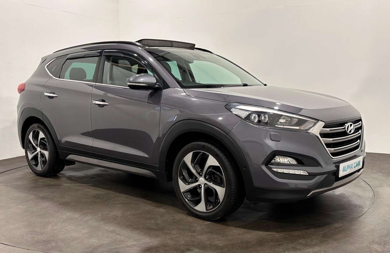 A 2015 HYUNDAI TUCSON 2.0 CRDi Premium SE SUV 5dr Diesel Auto 4WD Euro 6 (185 ps) A 2015 HYUNDAI TUCSON 2.0 CRDi Premium SE SUV 5dr Diesel Auto 4WD Euro 6 (185 ps)