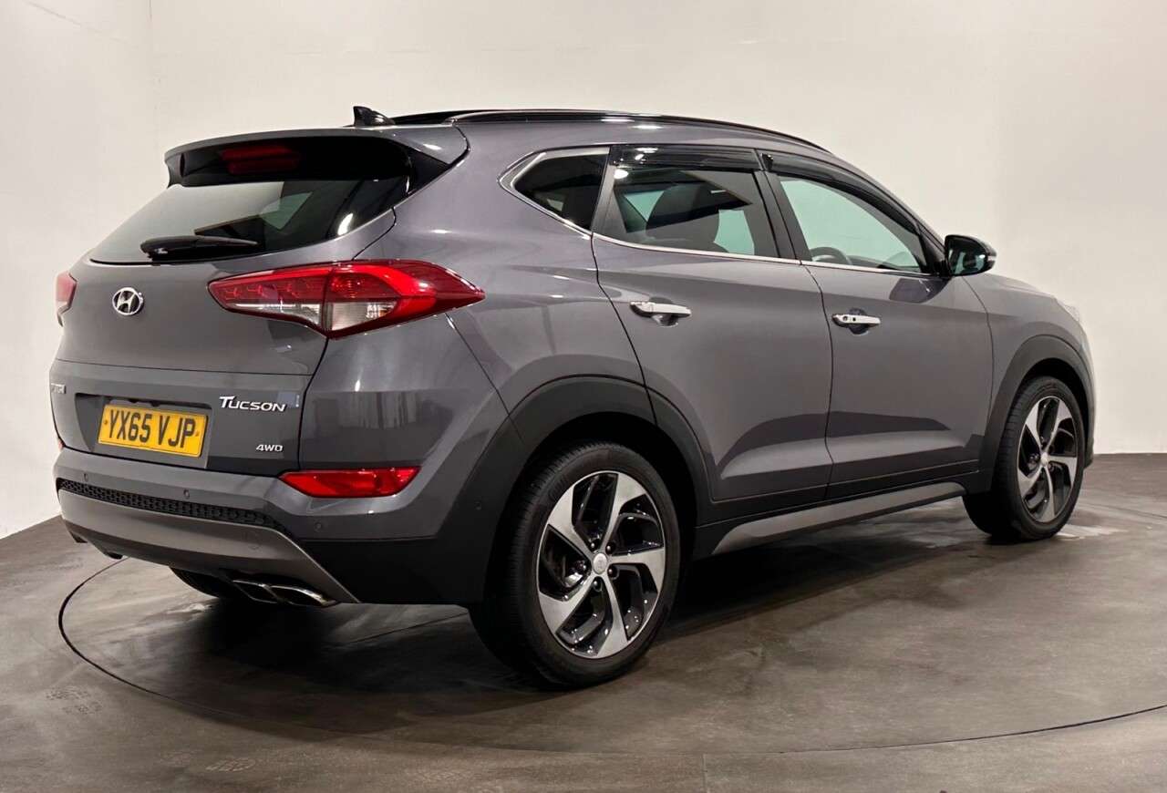 A 2015 HYUNDAI TUCSON 2.0 CRDi Premium SE SUV 5dr Diesel Auto 4WD Euro 6 (185 ps) A 2015 HYUNDAI TUCSON 2.0 CRDi Premium SE SUV 5dr Diesel Auto 4WD Euro 6 (185 ps)