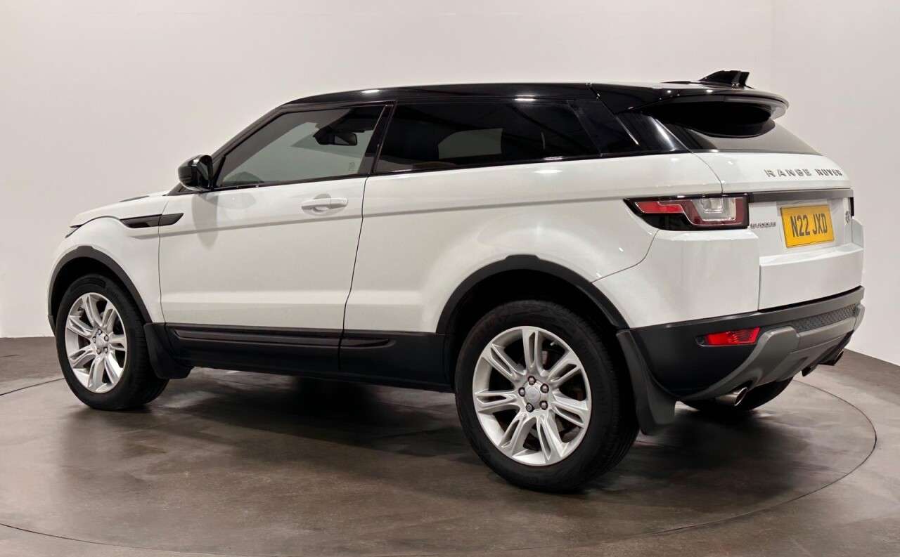 A 2018 LAND ROVER RANGE ROVER EVOQUE 2.0 TD4 SE Tech Coupe 3dr Diesel Auto 4WD Euro 6 (s/s) (180 ps) A 2018 LAND ROVER RANGE ROVER EVOQUE 2.0 TD4 SE Tech Coupe 3dr Diesel Auto 4WD Euro 6 (s/s) (180 ps)
