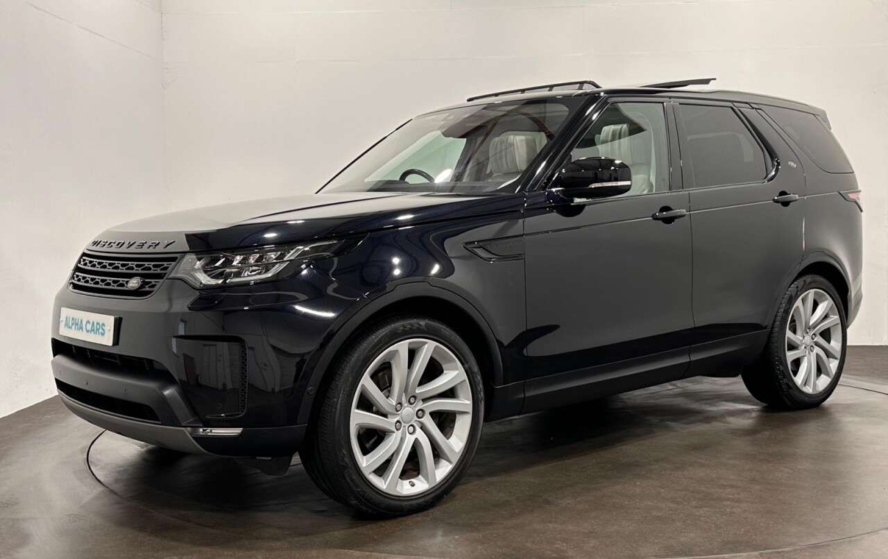 A 2017 LAND ROVER DISCOVERY 3.0 TD V6 First Edition SUV 5dr Diesel Auto 4WD Euro 6 (s/s) (258 ps) Rear A 2017 LAND ROVER DISCOVERY 3.0 TD V6 First Edition SUV 5dr Diesel Auto 4WD Euro 6 (s/s) (258 ps) Rear