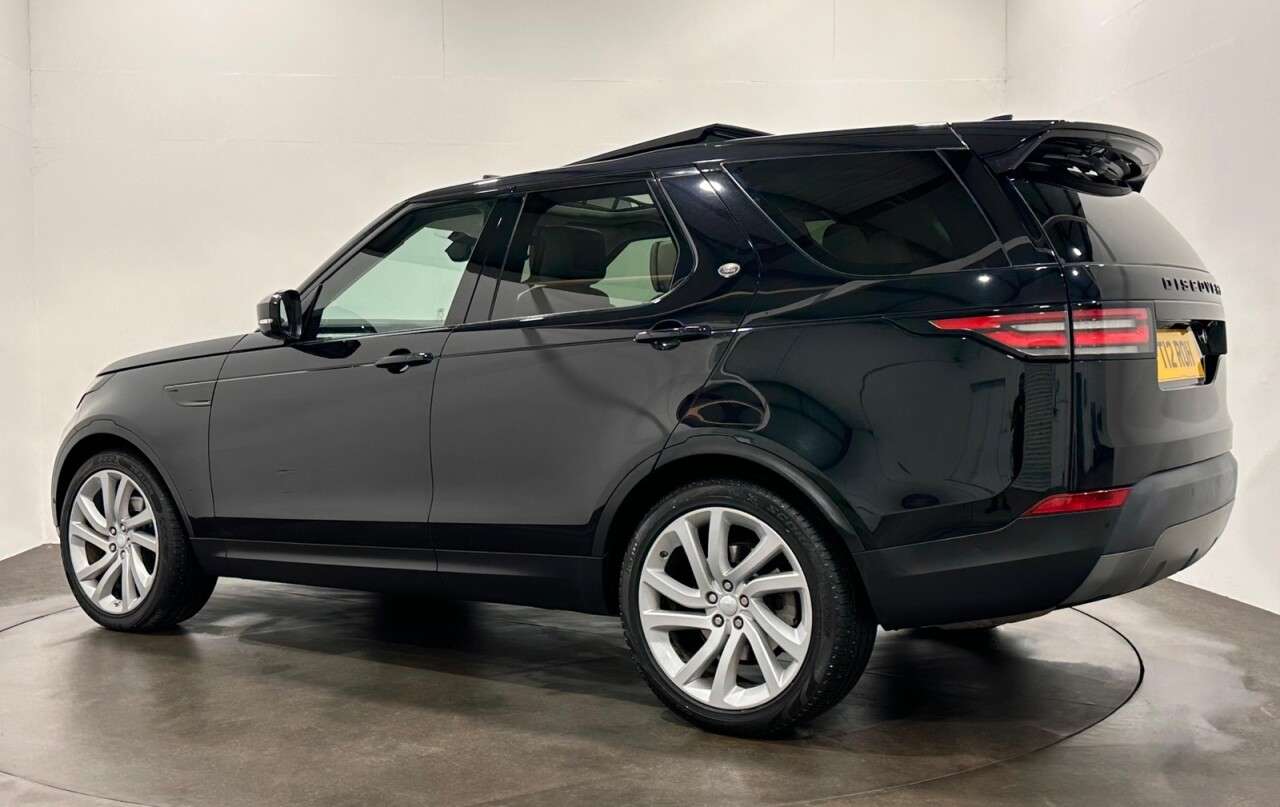 A 2017 LAND ROVER DISCOVERY 3.0 TD V6 First Edition SUV 5dr Diesel Auto 4WD Euro 6 (s/s) (258 ps) Rear A 2017 LAND ROVER DISCOVERY 3.0 TD V6 First Edition SUV 5dr Diesel Auto 4WD Euro 6 (s/s) (258 ps) Rear