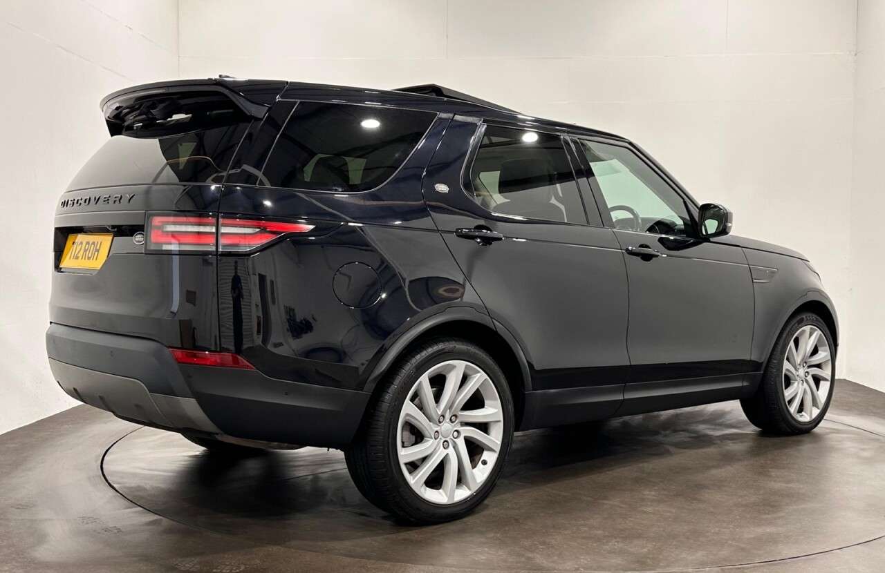 A 2017 LAND ROVER DISCOVERY 3.0 TD V6 First Edition SUV 5dr Diesel Auto 4WD Euro 6 (s/s) (258 ps) Rear A 2017 LAND ROVER DISCOVERY 3.0 TD V6 First Edition SUV 5dr Diesel Auto 4WD Euro 6 (s/s) (258 ps) Rear