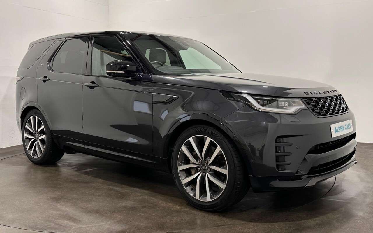 A 2022 LAND ROVER DISCOVERY 3.0 D300 MHEV R-Dynamic SE SUV 5dr Diesel Auto 4WD Euro 6 (s/s) (300 ps) He A 2022 LAND ROVER DISCOVERY 3.0 D300 MHEV R-Dynamic SE SUV 5dr Diesel Auto 4WD Euro 6 (s/s) (300 ps) He