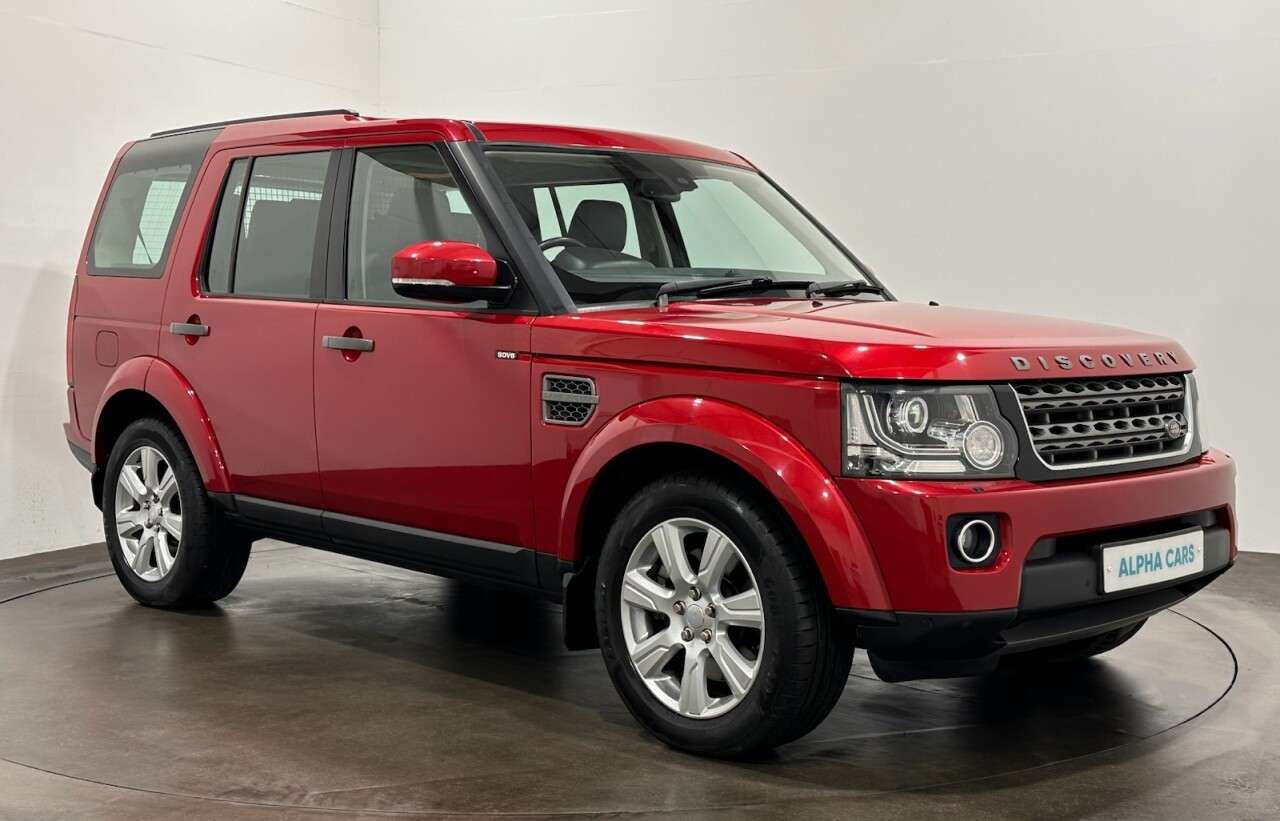 A 2016 LAND ROVER DISCOVERY 4 3.0 SD V6 SE Tech SUV 5dr Diesel Auto 4WD Euro 6 (s/s) (256 bhp) Full Ebony A 2016 LAND ROVER DISCOVERY 4 3.0 SD V6 SE Tech SUV 5dr Diesel Auto 4WD Euro 6 (s/s) (256 bhp) Full Ebony
