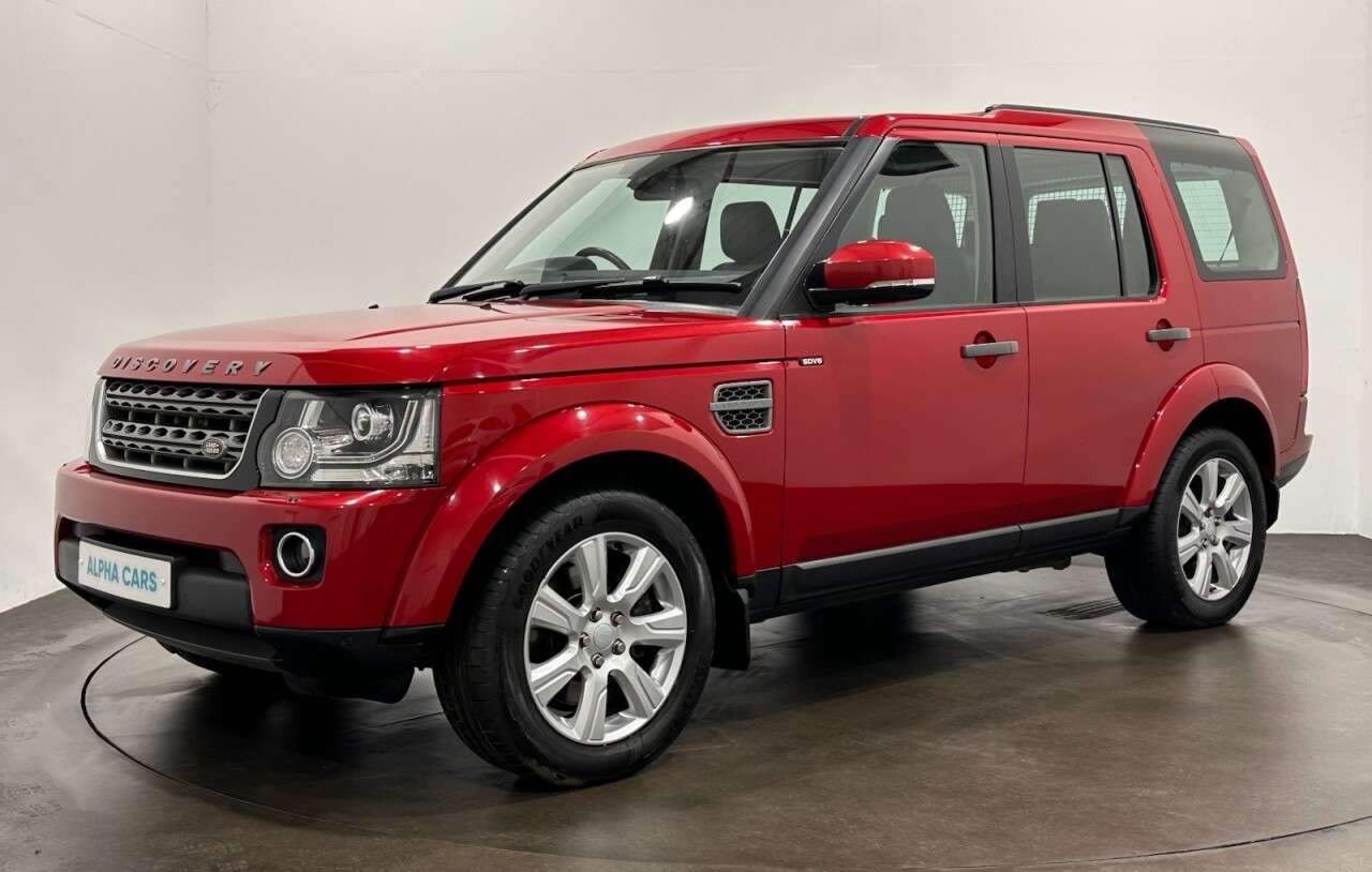 A 2016 LAND ROVER DISCOVERY 4 3.0 SD V6 SE Tech SUV 5dr Diesel Auto 4WD Euro 6 (s/s) (256 bhp) Full Ebony A 2016 LAND ROVER DISCOVERY 4 3.0 SD V6 SE Tech SUV 5dr Diesel Auto 4WD Euro 6 (s/s) (256 bhp) Full Ebony