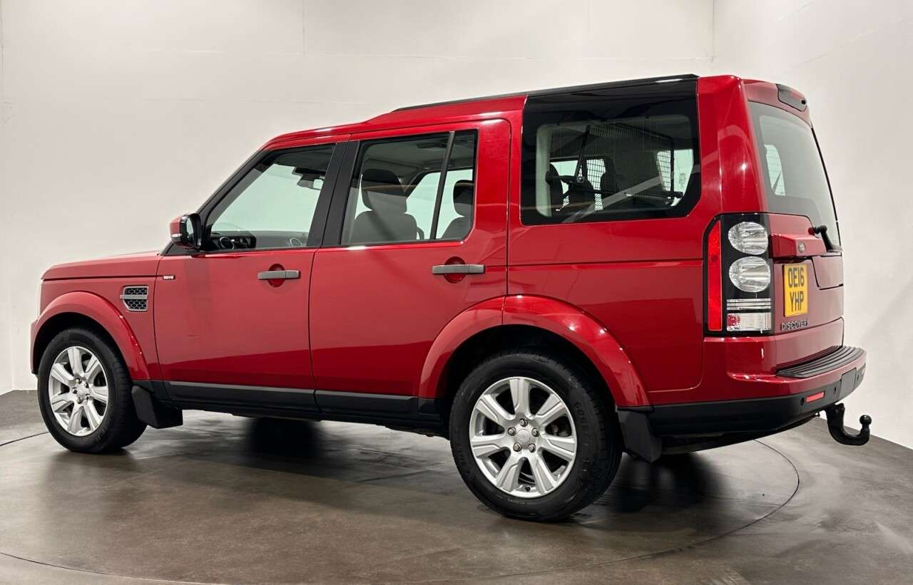 A 2016 LAND ROVER DISCOVERY 4 3.0 SD V6 SE Tech SUV 5dr Diesel Auto 4WD Euro 6 (s/s) (256 bhp) Full Ebony A 2016 LAND ROVER DISCOVERY 4 3.0 SD V6 SE Tech SUV 5dr Diesel Auto 4WD Euro 6 (s/s) (256 bhp) Full Ebony