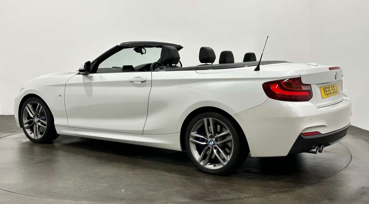 A 2015 BMW 2 SERIES 2.0 220d M Sport Convertible 2dr Diesel Auto Euro 6 (s/s) (190 ps) £7617 Op A 2015 BMW 2 SERIES 2.0 220d M Sport Convertible 2dr Diesel Auto Euro 6 (s/s) (190 ps) £7617 Op
