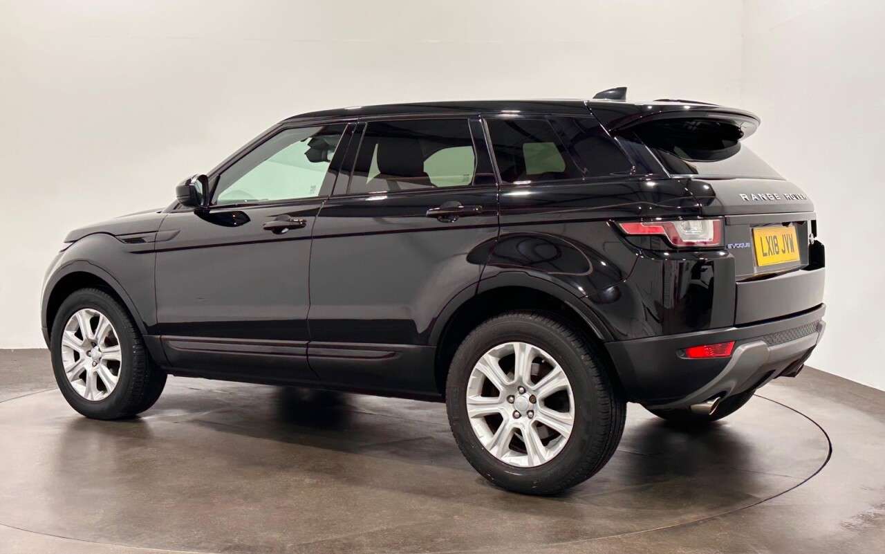 A 2018 LAND ROVER RANGE ROVER EVOQUE 2.0 eD4 SE Tech SUV 5dr Diesel Manual FWD Euro 6 (s/s) (150 ps) A 2018 LAND ROVER RANGE ROVER EVOQUE 2.0 eD4 SE Tech SUV 5dr Diesel Manual FWD Euro 6 (s/s) (150 ps)