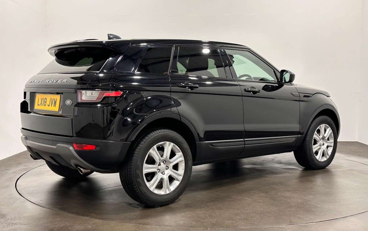 A 2018 LAND ROVER RANGE ROVER EVOQUE 2.0 eD4 SE Tech SUV 5dr Diesel Manual FWD Euro 6 (s/s) (150 ps) A 2018 LAND ROVER RANGE ROVER EVOQUE 2.0 eD4 SE Tech SUV 5dr Diesel Manual FWD Euro 6 (s/s) (150 ps)