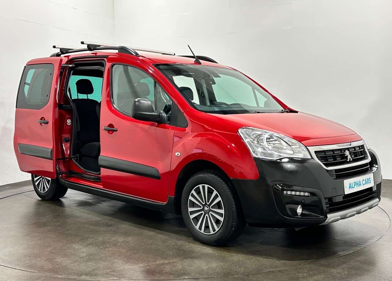 A 2018 PEUGEOT PARTNER TEPEE 1.6 BlueHDi Outdoor MPV 5dr Diesel ETG Euro 6 (s/s) (100 ps) Rare Automatic A 2018 PEUGEOT PARTNER TEPEE 1.6 BlueHDi Outdoor MPV 5dr Diesel ETG Euro 6 (s/s) (100 ps) Rare Automatic