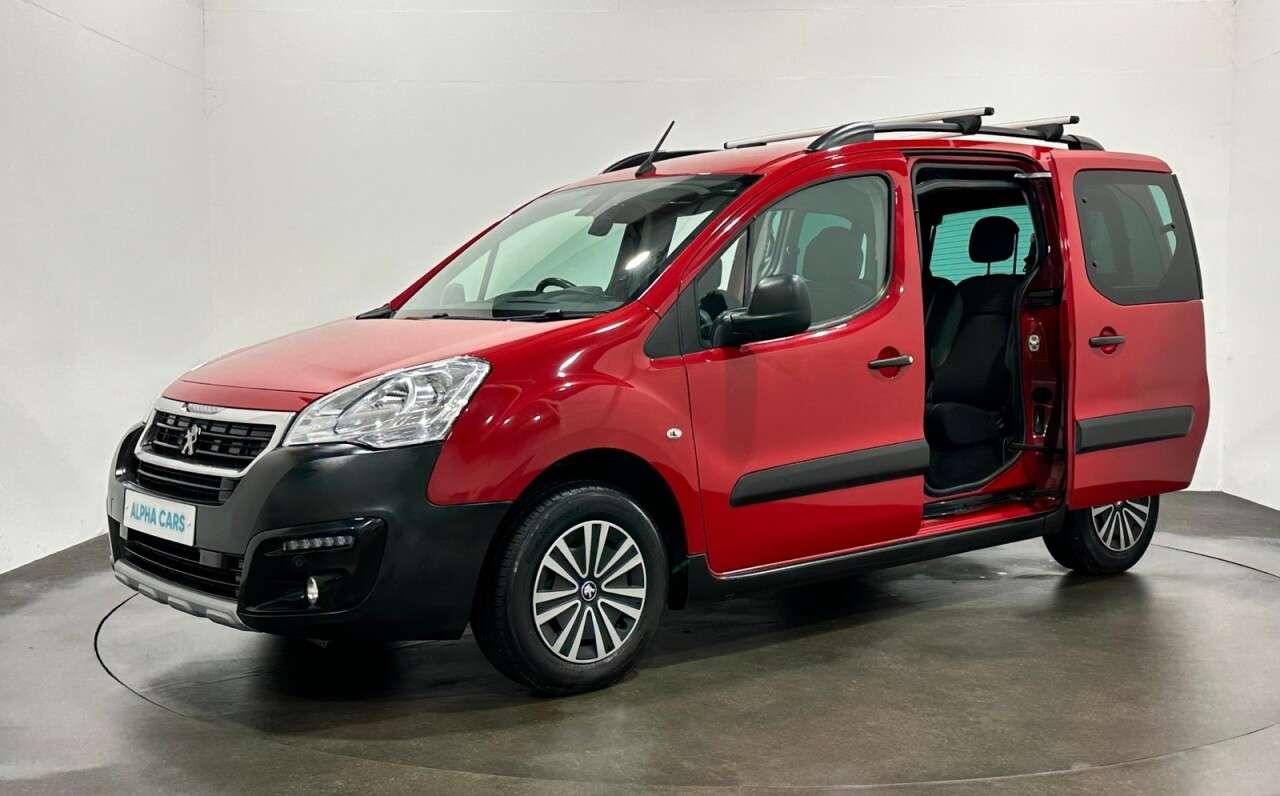 A 2018 PEUGEOT PARTNER TEPEE 1.6 BlueHDi Outdoor MPV 5dr Diesel ETG Euro 6 (s/s) (100 ps) Rare Automatic A 2018 PEUGEOT PARTNER TEPEE 1.6 BlueHDi Outdoor MPV 5dr Diesel ETG Euro 6 (s/s) (100 ps) Rare Automatic