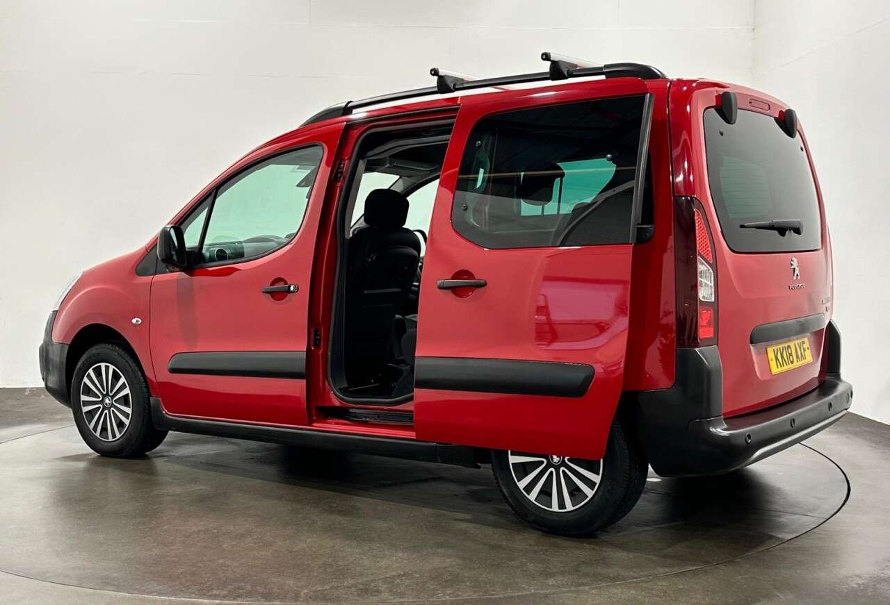 A 2018 PEUGEOT PARTNER TEPEE 1.6 BlueHDi Outdoor MPV 5dr Diesel ETG Euro 6 (s/s) (100 ps) Rare Automatic A 2018 PEUGEOT PARTNER TEPEE 1.6 BlueHDi Outdoor MPV 5dr Diesel ETG Euro 6 (s/s) (100 ps) Rare Automatic