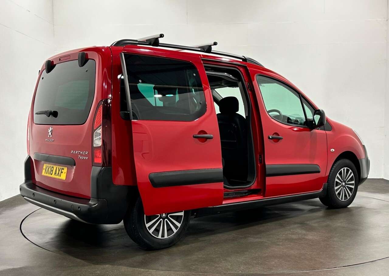 A 2018 PEUGEOT PARTNER TEPEE 1.6 BlueHDi Outdoor MPV 5dr Diesel ETG Euro 6 (s/s) (100 ps) Rare Automatic A 2018 PEUGEOT PARTNER TEPEE 1.6 BlueHDi Outdoor MPV 5dr Diesel ETG Euro 6 (s/s) (100 ps) Rare Automatic