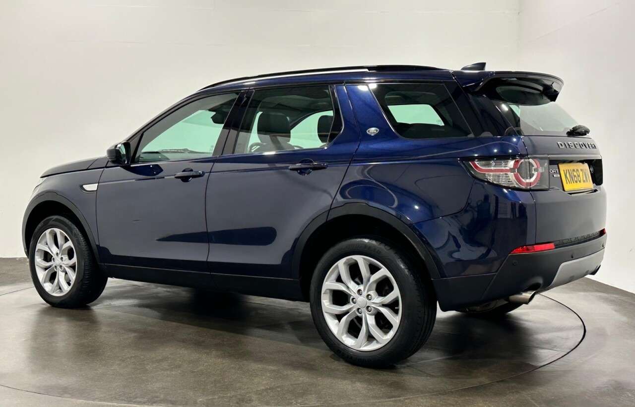 A 2018 LAND ROVER DISCOVERY SPORT 2.0 TD4 HSE SUV 5dr Diesel Auto 4WD Euro 6 (s/s) (180 ps) Detachable Towbar A 2018 LAND ROVER DISCOVERY SPORT 2.0 TD4 HSE SUV 5dr Diesel Auto 4WD Euro 6 (s/s) (180 ps) Detachable Towbar