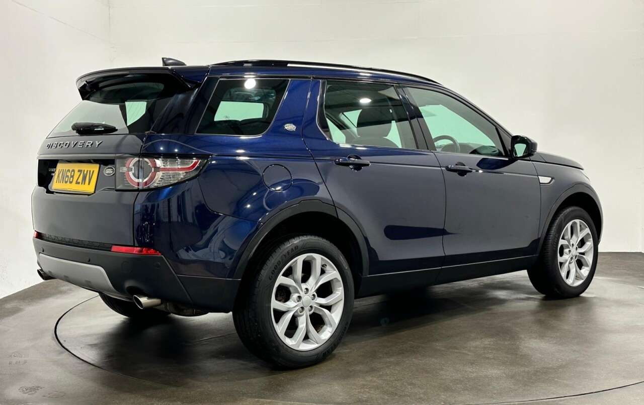 A 2018 LAND ROVER DISCOVERY SPORT 2.0 TD4 HSE SUV 5dr Diesel Auto 4WD Euro 6 (s/s) (180 ps) Detachable Towbar A 2018 LAND ROVER DISCOVERY SPORT 2.0 TD4 HSE SUV 5dr Diesel Auto 4WD Euro 6 (s/s) (180 ps) Detachable Towbar