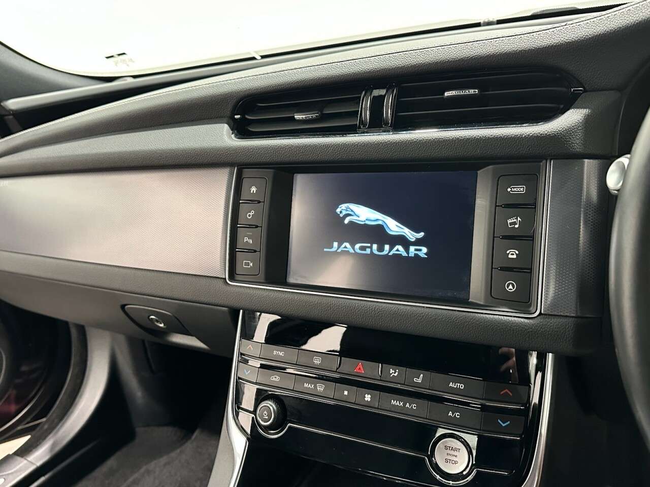 2017 JAGUAR XF 2017 JAGUAR XF