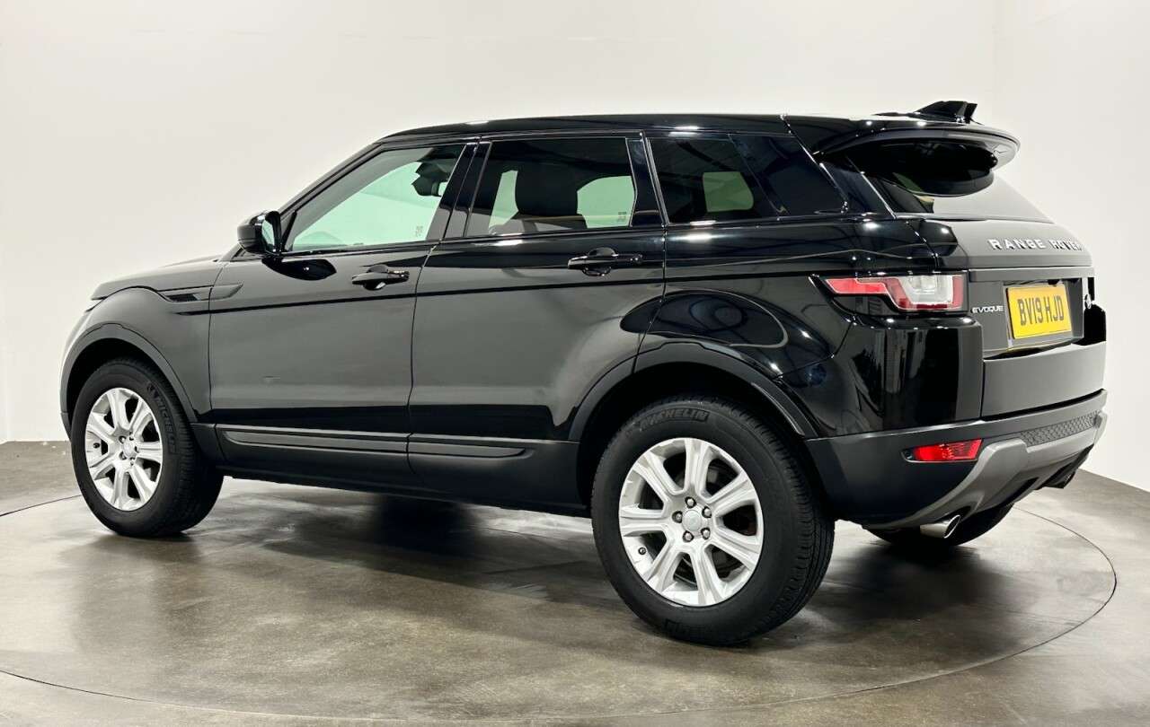 A 2019 LAND ROVER RANGE ROVER EVOQUE 2.0 eD4 SE Tech SUV 5dr Diesel Manual FWD Euro 6 (s/s) (150 ps) 1 Owner 211 A 2019 LAND ROVER RANGE ROVER EVOQUE 2.0 eD4 SE Tech SUV 5dr Diesel Manual FWD Euro 6 (s/s) (150 ps) 1 Owner 211
