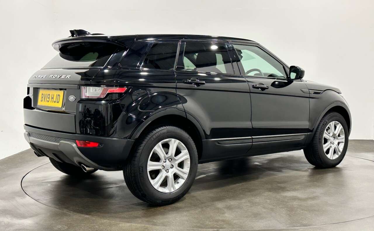 A 2019 LAND ROVER RANGE ROVER EVOQUE 2.0 eD4 SE Tech SUV 5dr Diesel Manual FWD Euro 6 (s/s) (150 ps) 1 Owner 211 A 2019 LAND ROVER RANGE ROVER EVOQUE 2.0 eD4 SE Tech SUV 5dr Diesel Manual FWD Euro 6 (s/s) (150 ps) 1 Owner 211