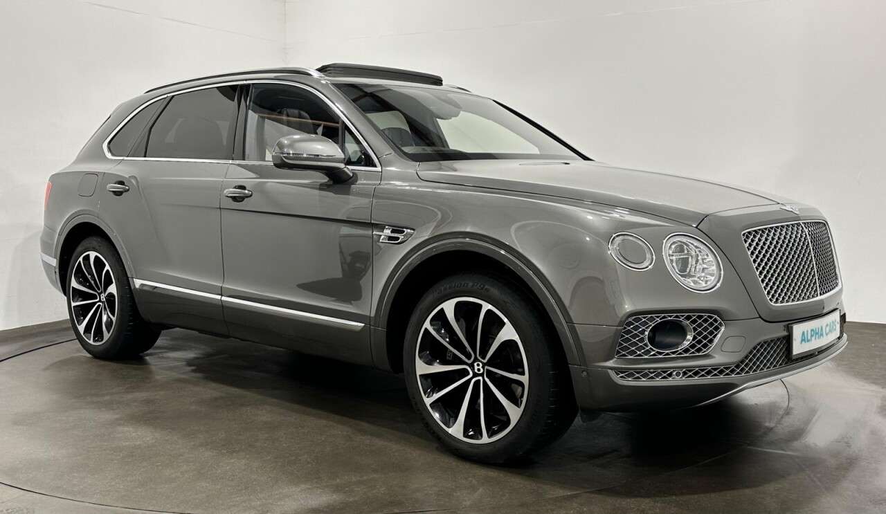 A 2018 BENTLEY BENTAYGA 4.0d V8 SUV 5dr Diesel Auto 4WD Euro 6 (s/s) (435 ps) A 2018 BENTLEY BENTAYGA 4.0d V8 SUV 5dr Diesel Auto 4WD Euro 6 (s/s) (435 ps)