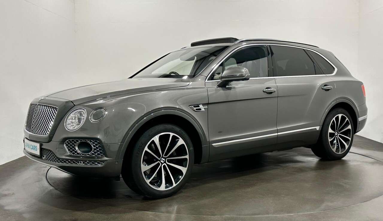A 2018 BENTLEY BENTAYGA 4.0d V8 SUV 5dr Diesel Auto 4WD Euro 6 (s/s) (435 ps) A 2018 BENTLEY BENTAYGA 4.0d V8 SUV 5dr Diesel Auto 4WD Euro 6 (s/s) (435 ps)