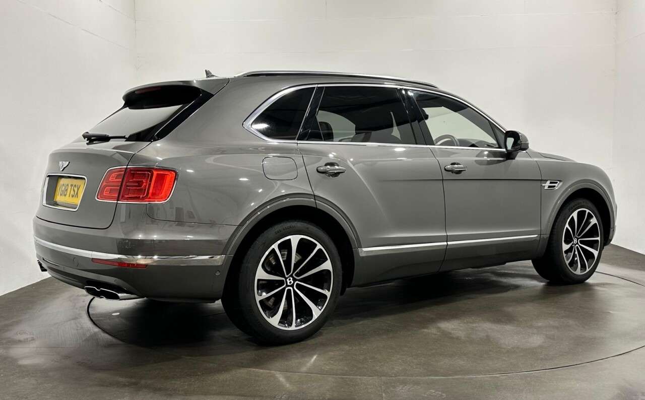 A 2018 BENTLEY BENTAYGA 4.0d V8 SUV 5dr Diesel Auto 4WD Euro 6 (s/s) (435 ps) A 2018 BENTLEY BENTAYGA 4.0d V8 SUV 5dr Diesel Auto 4WD Euro 6 (s/s) (435 ps)