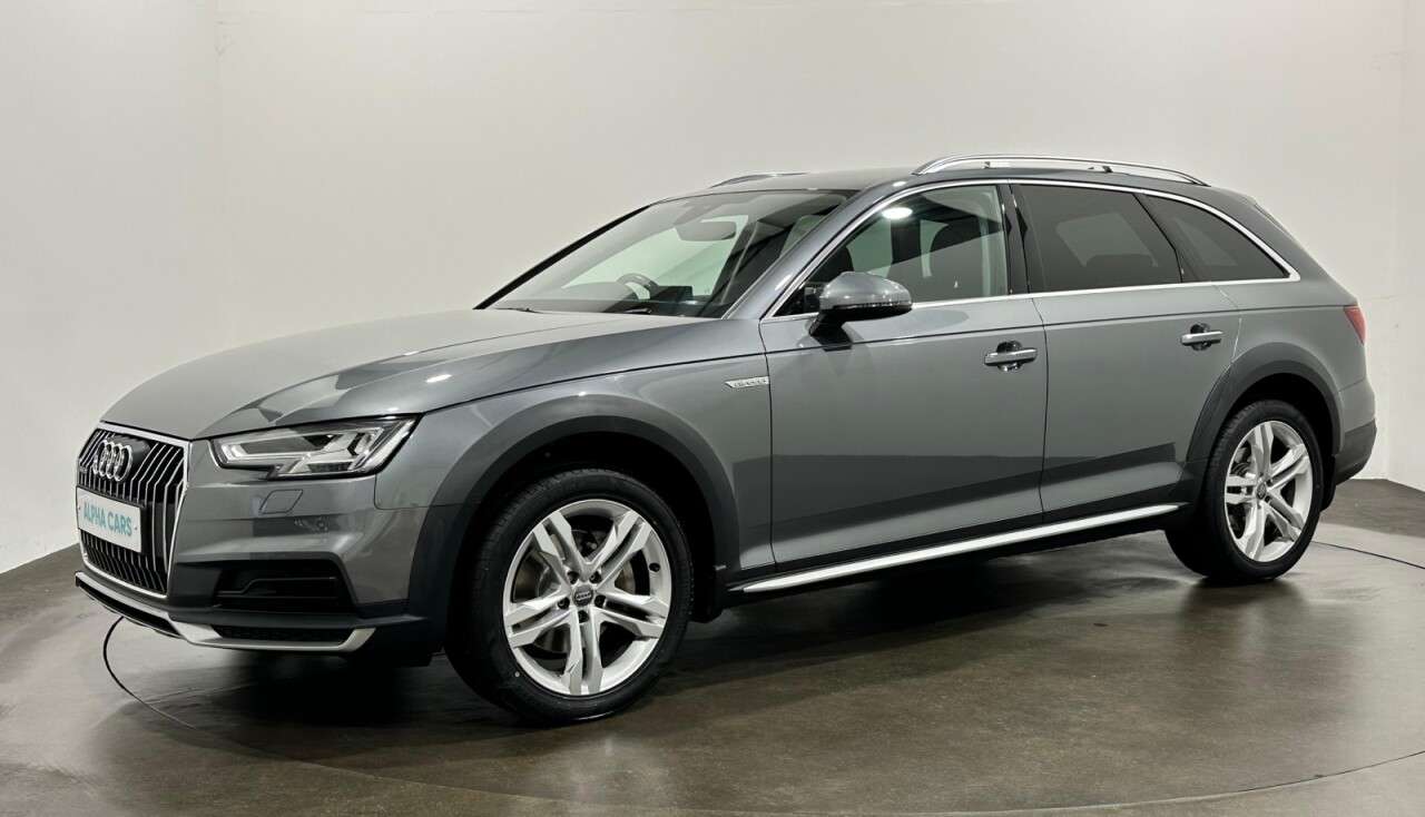 A 2017 AUDI A4 ALLROAD 2.0 TDI Sport Estate 5dr Diesel S Tronic quattro Euro 6 (s/s) (190 ps) A 2017 AUDI A4 ALLROAD 2.0 TDI Sport Estate 5dr Diesel S Tronic quattro Euro 6 (s/s) (190 ps)