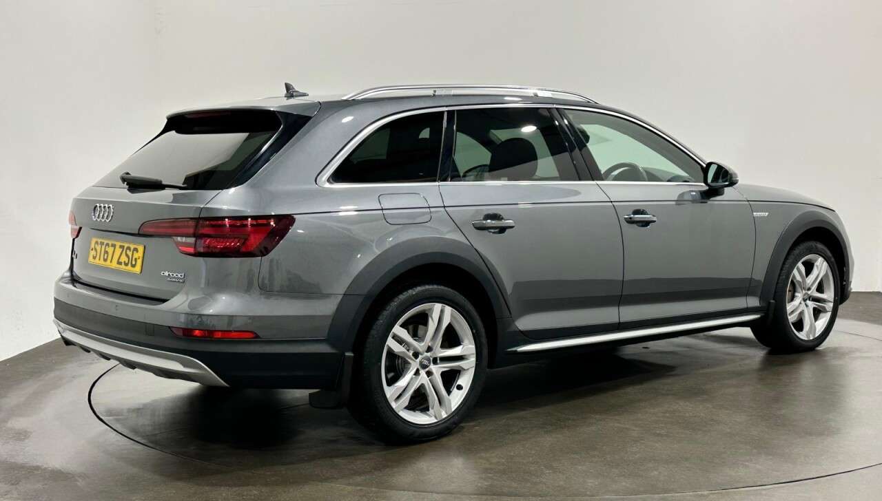 A 2017 AUDI A4 ALLROAD 2.0 TDI Sport Estate 5dr Diesel S Tronic quattro Euro 6 (s/s) (190 ps) A 2017 AUDI A4 ALLROAD 2.0 TDI Sport Estate 5dr Diesel S Tronic quattro Euro 6 (s/s) (190 ps)