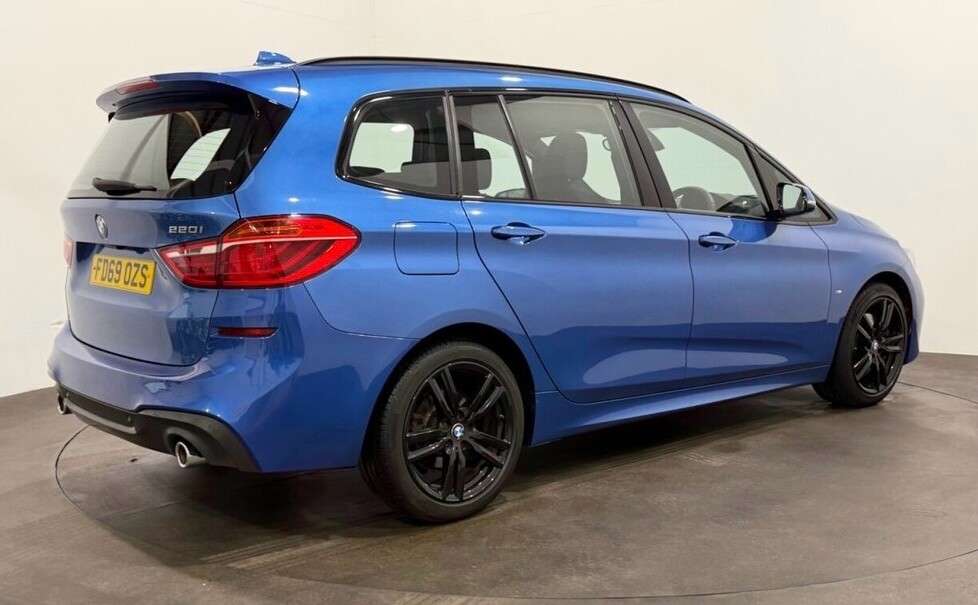 A 2019 BMW 2 SERIES GRAN TOURER 2.0 220i GPF M Sport MPV 5dr Petrol DCT Euro 6 (s/s) (192 ps) A 2019 BMW 2 SERIES GRAN TOURER 2.0 220i GPF M Sport MPV 5dr Petrol DCT Euro 6 (s/s) (192 ps)