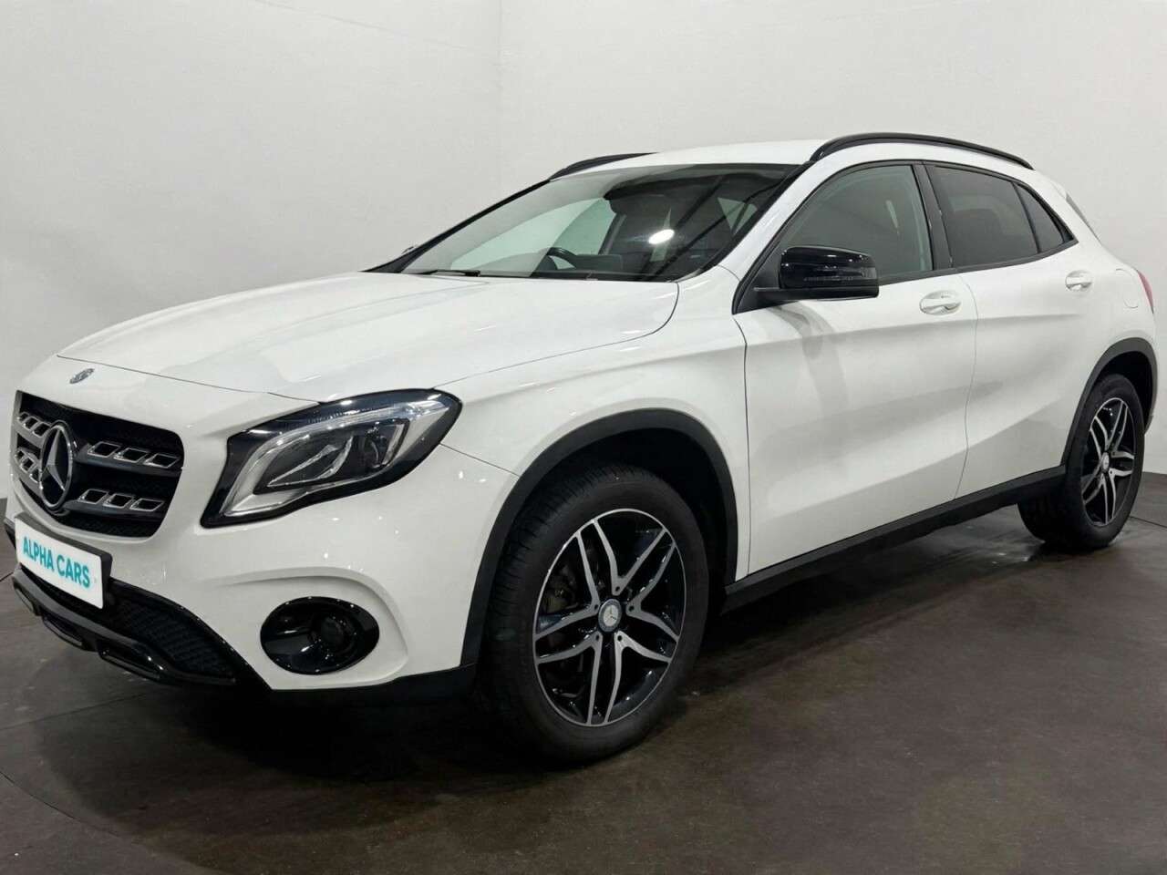 A 2019 MERCEDES GLA-CLASS GLA 180 URBAN EDITION A 2019 MERCEDES GLA-CLASS GLA 180 URBAN EDITION